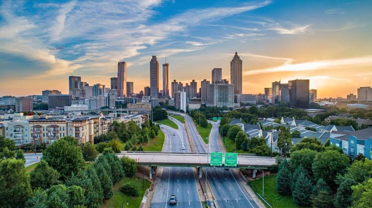 Modern residential homes and tree-lined streets in Metro Atlanta, Georgia